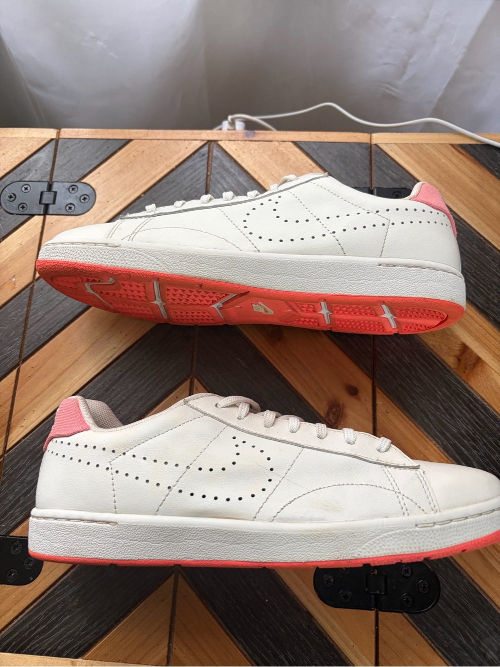 Men’s Nike classic tennis Leather Sneakers with Coral Soles